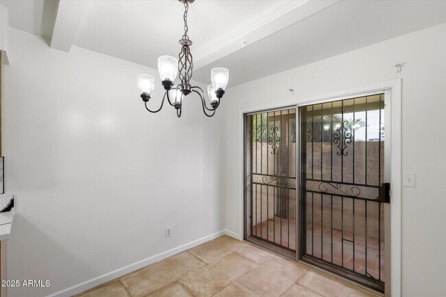 Building Photo - 5520 N 77th Pl