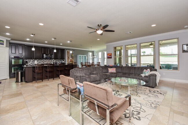 Building Photo - 1111 Majestic Oak