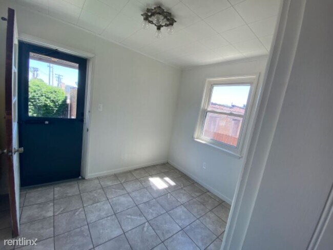 Building Photo - 2 br, 1 bath Apartment - 4963 Botanical Ave