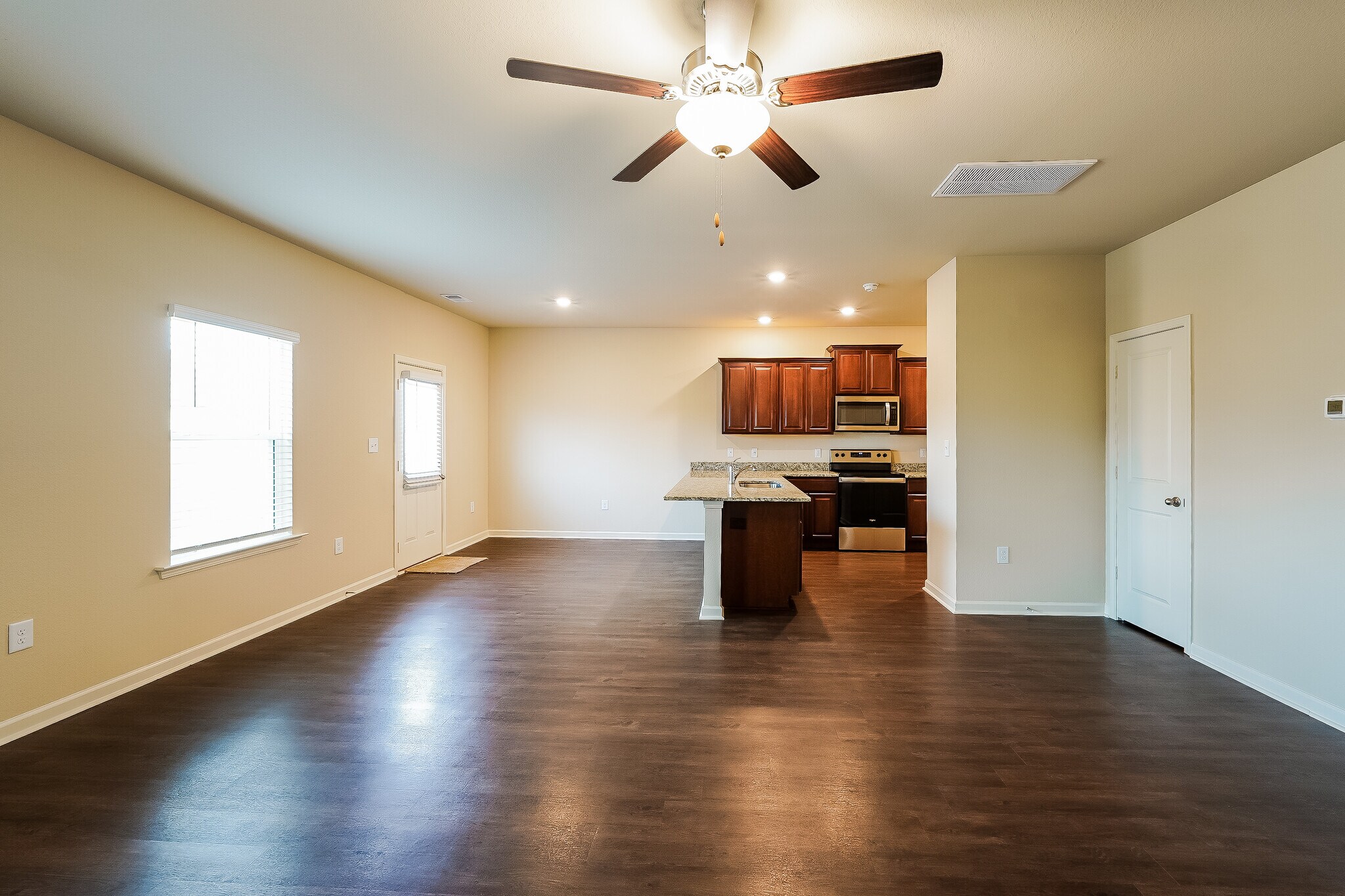 Building Photo - 525 Clover Cir