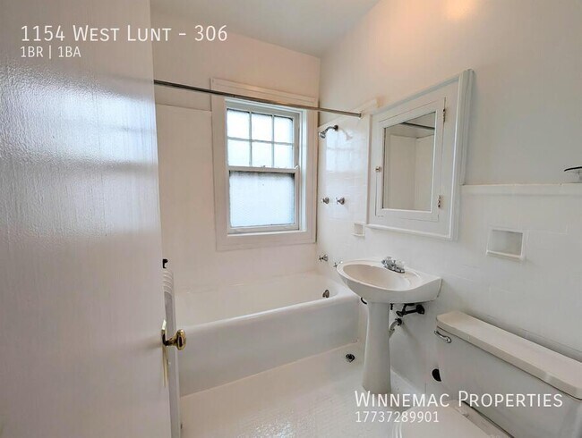 Building Photo - 1154 West Lunt-306