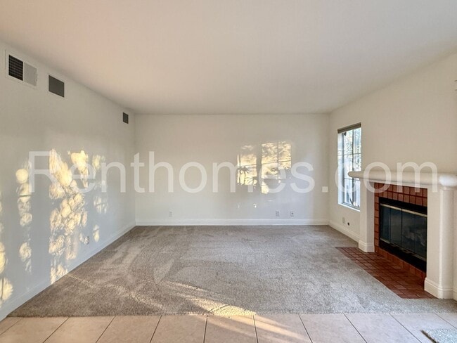 Building Photo - 11858 Caminito Corriente