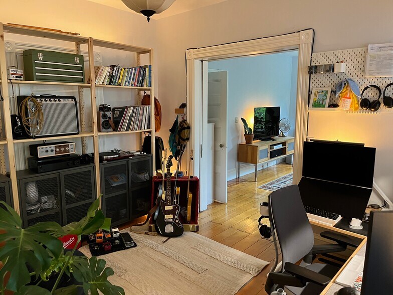 Building Photo - 119 Antrim St