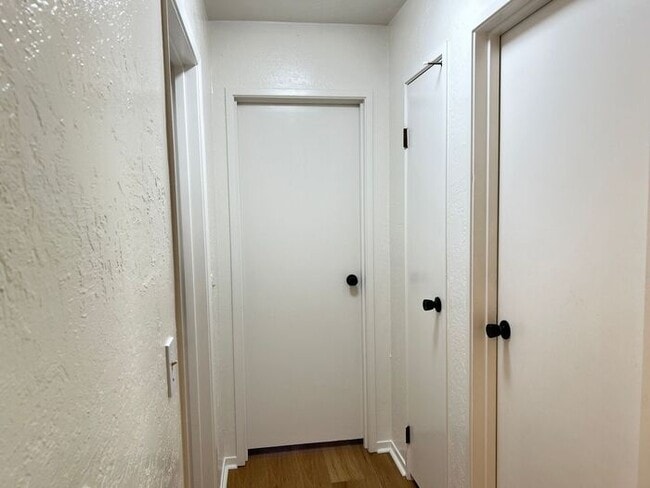 Building Photo - Charming Condo Near Monterey Coast