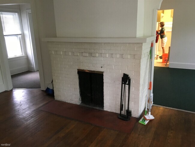 Building Photo - 2 br, 1 bath House - 917 W South St 917 W ...