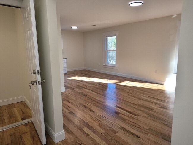 Building Photo - 386 Union Ave