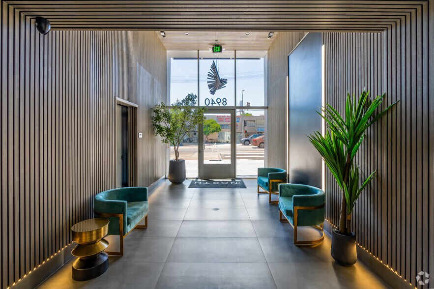 Lobby - 8940 Reseda Blvd