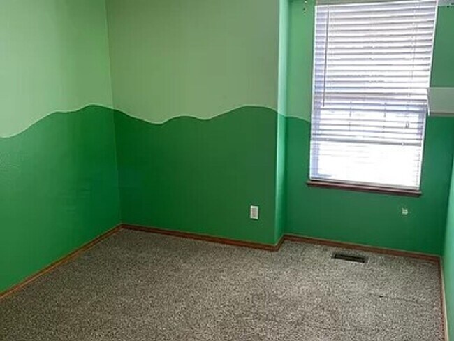 Building Photo - 6055 Whetstone Dr