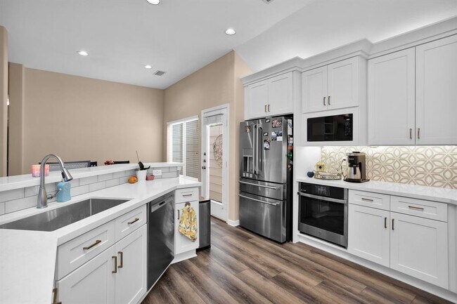 Building Photo - 7 Cypress Bayou Ct