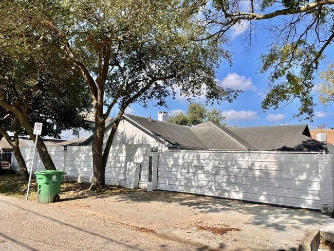 Building Photo - 5908 Kiam St