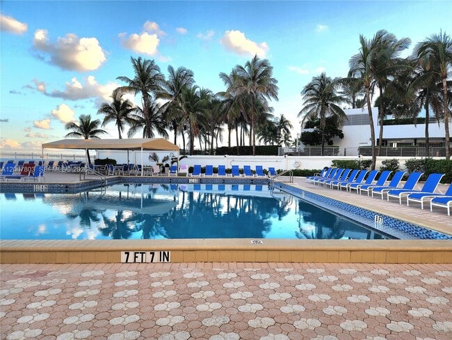 Building Photo - 3505 S Ocean Dr