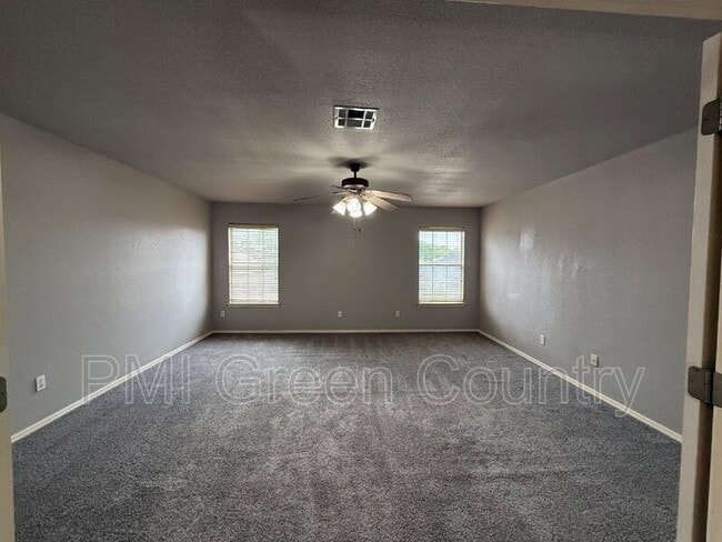 Building Photo - 4419 W Detroit Pl