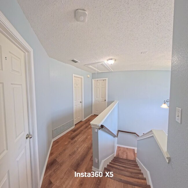 Building Photo - 1209 Montclair Dr