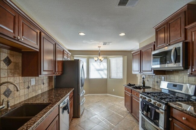 Building Photo - 3022 N 34th Pl