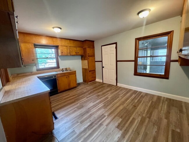 Building Photo - Charming 3 BR/2BA Home in Eastover District