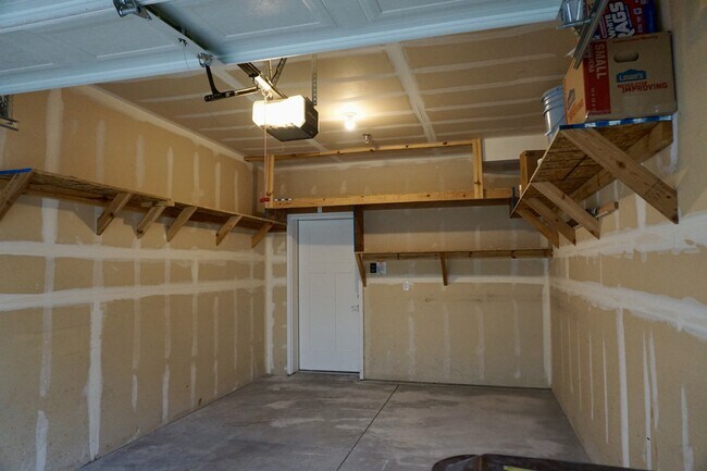 Building Photo - 14659 Bloom Dr