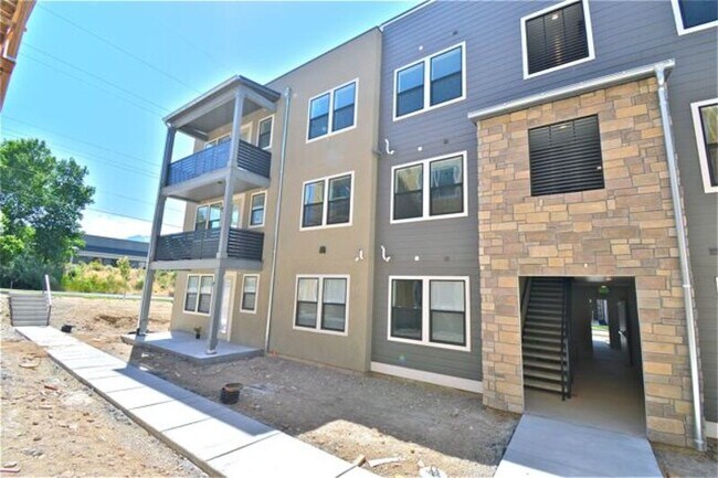 Building Photo - 8373 Iris Lumi Ln
