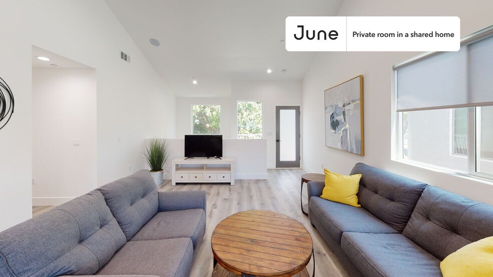 Building Photo - Private bedroom in 4 bed/3 bath Home