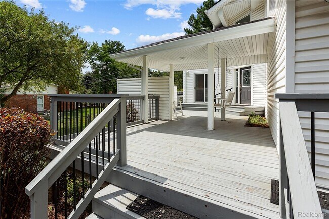 Building Photo - 6552 Orion Rd