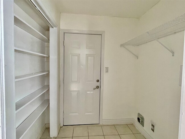 Building Photo - 9206 N Allegro St