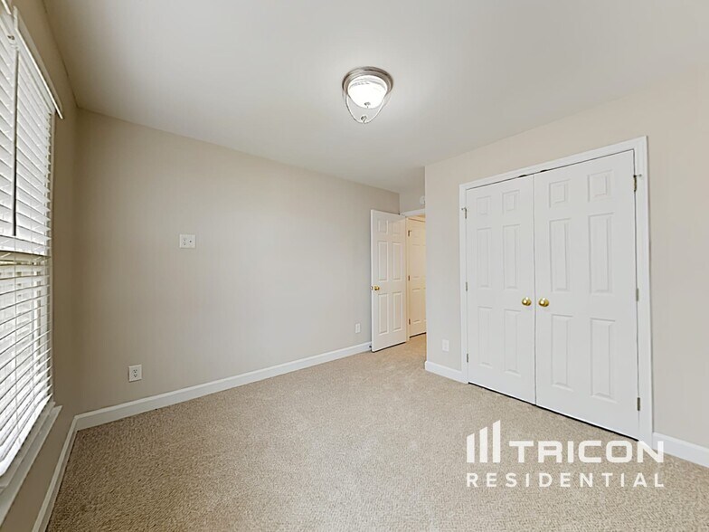 Building Photo - 999 St Catherines Dr