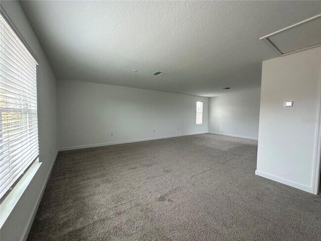 Building Photo - 8855 Fallen Oak Dr
