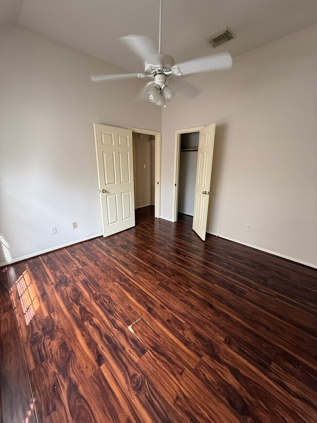 Building Photo - 2315 Glendavon Ln