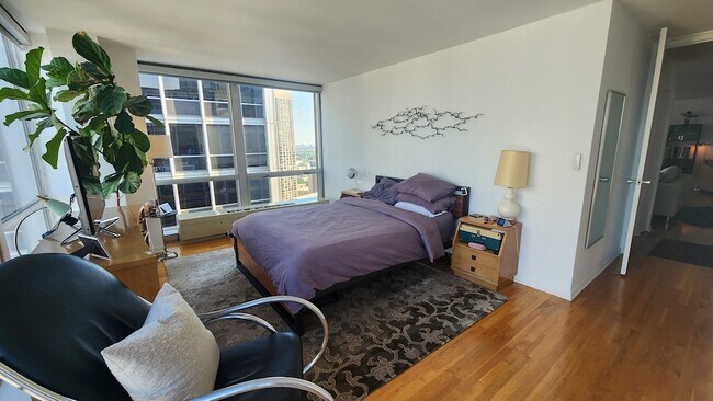 Building Photo - 340 W Diversey Pkwy