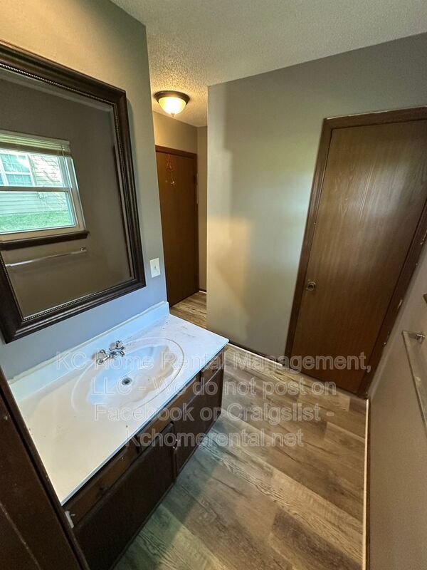 Building Photo - 561 N Somerset Terrace