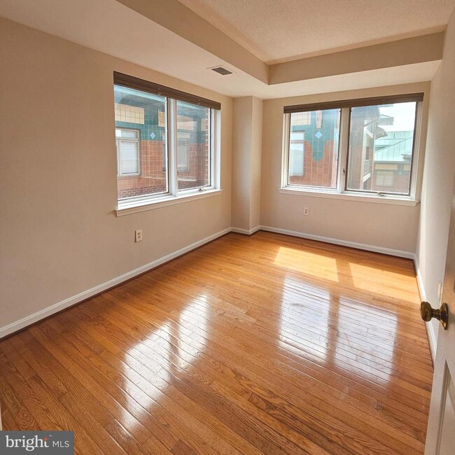 Building Photo - 505 E Braddock Rd