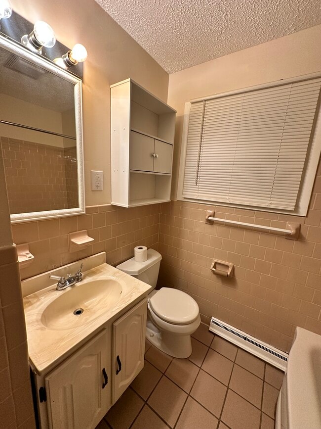Building Photo - 175 Woodland Dr