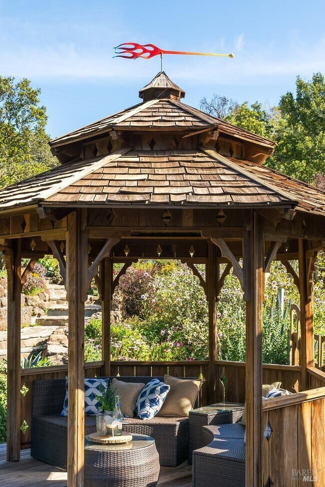 Building Photo - 1100 Bayhills Dr