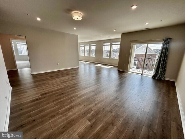Building Photo - 700 Mount Airy Ter NE