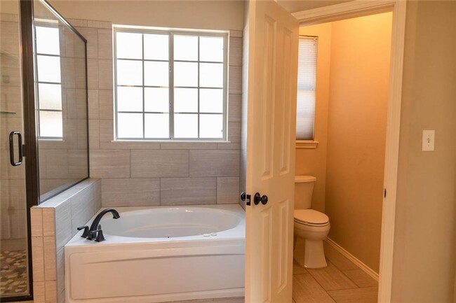 Building Photo - Stunning 4-Bedroom Single Family Home Just...