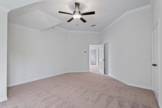 Building Photo - 5910 Spring Hill Dr