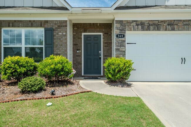 Building Photo - Move-In Ready 3BR Home | $2,100 with Lawncare or $2,000 Tenant Maintained