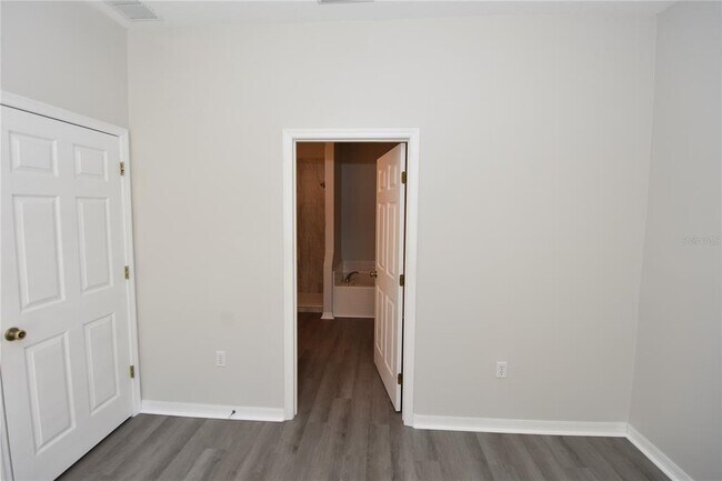 Building Photo - 4 Lynn Pl