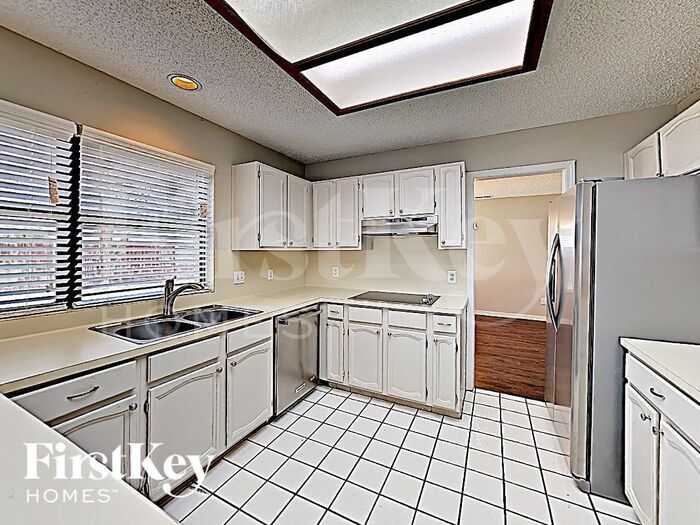 Building Photo - 6001 Ponderosa Trail Ct
