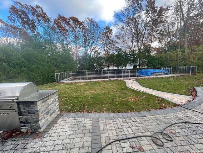 Building Photo - 9 English Ivy Ln