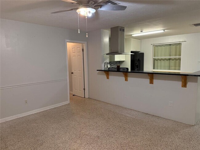 Building Photo - 845 Edgewood Rd