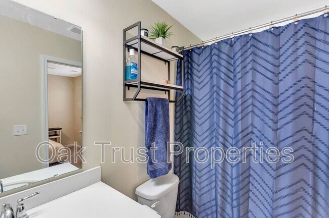 Building Photo - 142 Airy Dr