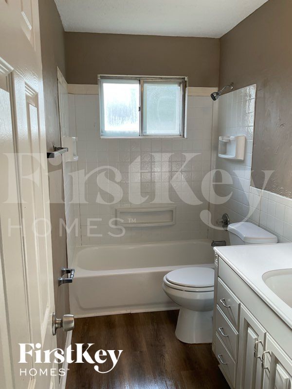 Building Photo - 6219 Silver Fox Dr