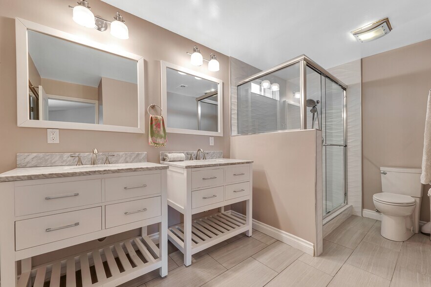 Newly remodeled Master bath - 4352 Park Corona