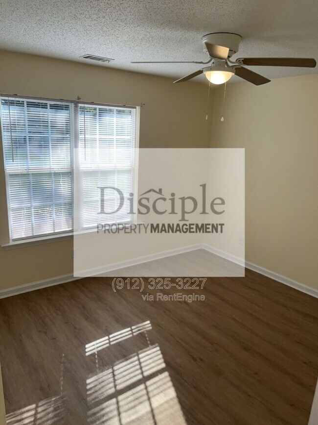 Building Photo - 295 Creekside Cir