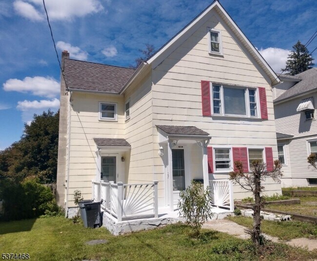 Building Photo - 83 Allen St