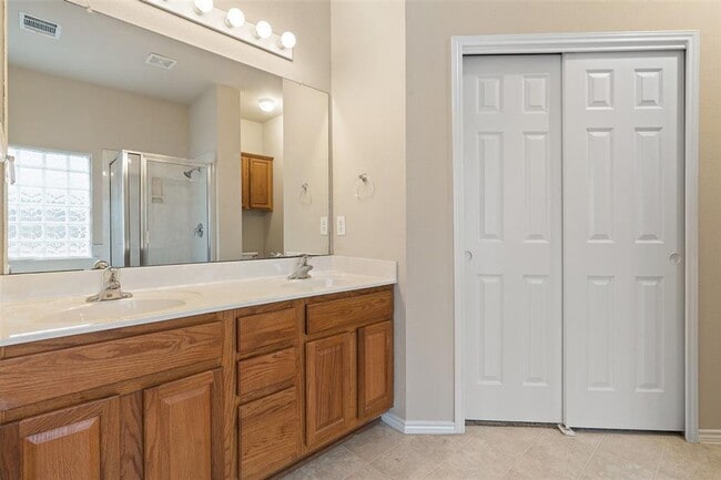 Building Photo - Bauerle Ranch Gem with Space, Style, and P...