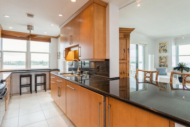 Building Photo - 2860 S Ocean Blvd