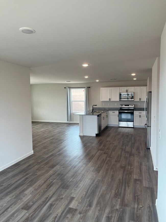 Building Photo - Beautiful 4 Bedroom 3 Bathroom home in the highly desired neighborhood at Canyons at Whetstone in...