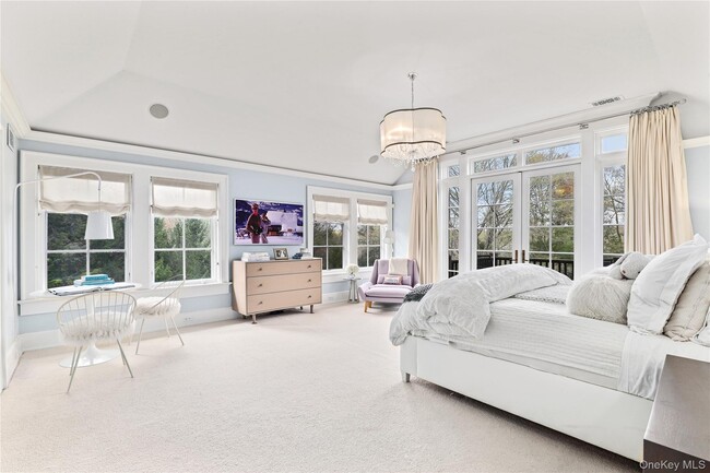 Building Photo - 10 Upland Rd N