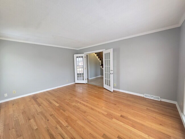 Building Photo - 991 Haggard Dr